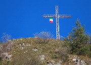 74 Zoom sulla croce del Pizzo di Spino